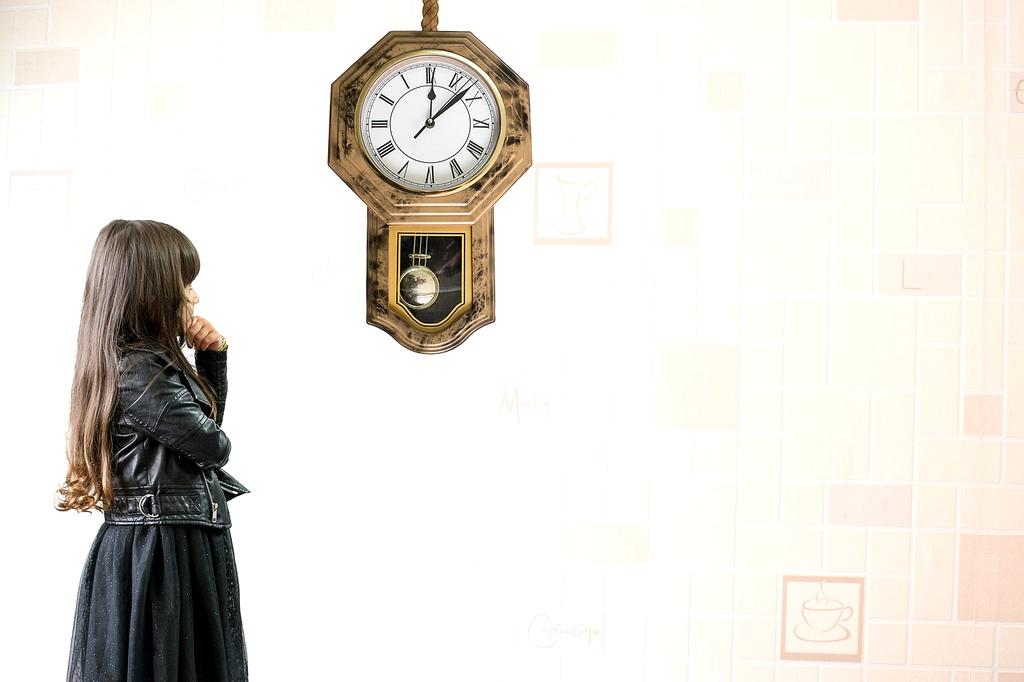 Mind map illustrating long-term planning strategies with clocks and calendar