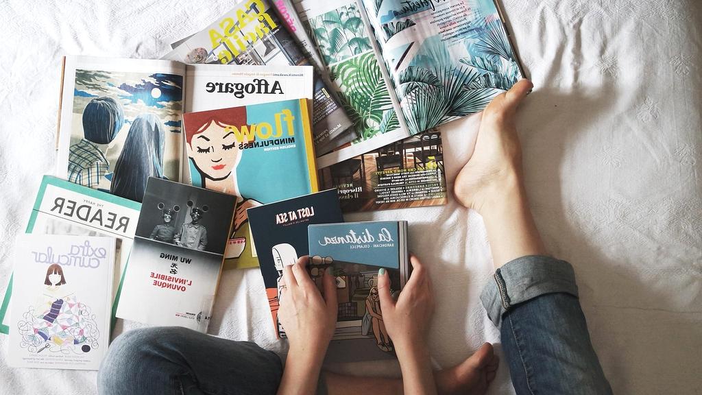 Personal organization course with planner and clock