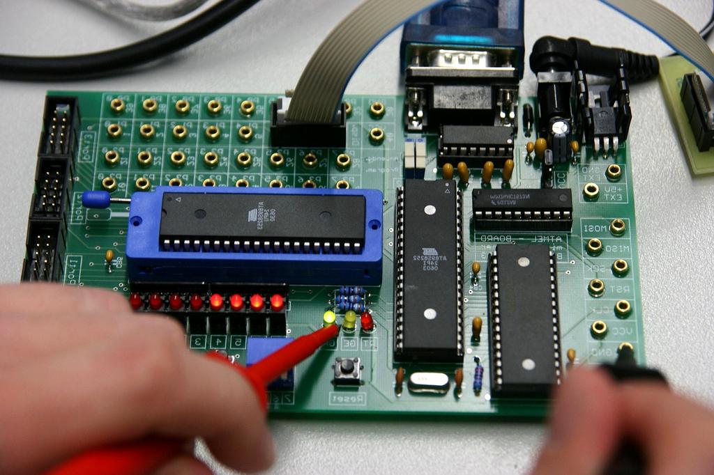 Abstract quantum circuits and data flowing in digital streams